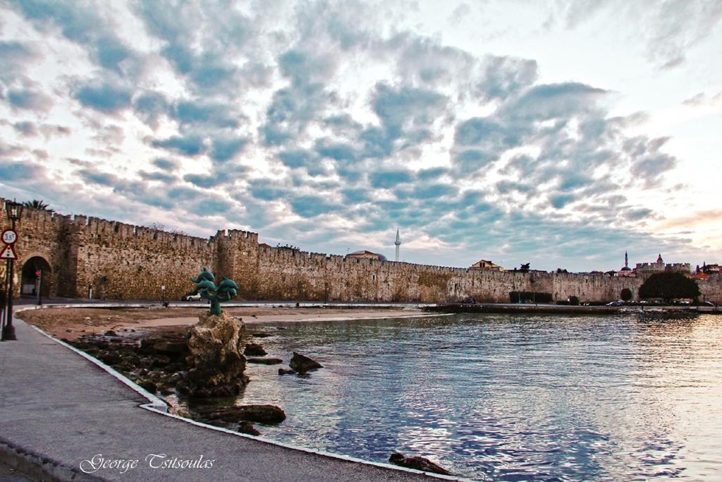 Апартаменти 3 Charites Old Town Rhodes City Екстер'єр фото